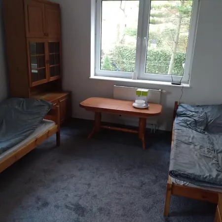 Tanie Pokoj Nr 2 1-3 Osobowy Z Lazienka Na Korytarzu