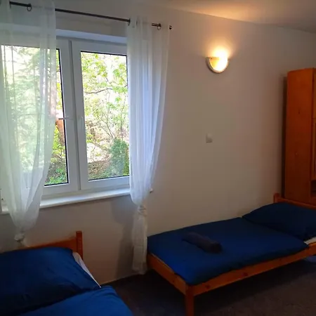 Tanie Pokoj Nr 2 1-3 Osobowy Z Lazienka Na Korytarzu Daire *