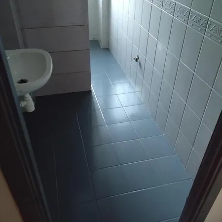 Tanie Pokoj Nr 2 1-3 Osobowy Z Lazienka Na Korytarzu