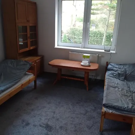 Apartman Tanie Pokoj Nr 2 1-3 Osobowy Z Lazienka Na Korytarzu *
