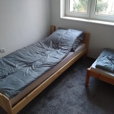 Apartman Tanie Pokoj Nr 2 1-3 Osobowy Z Lazienka Na Korytarzu