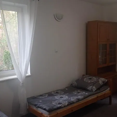 Tanie Pokoj Nr 2 1-3 Osobowy Z Lazienka Na Korytarzu Apartman