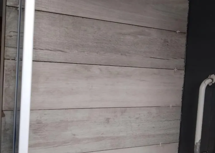 Tanie Pokoj Nr 2 1-3 Osobowy Z Lazienka Na Korytarzu