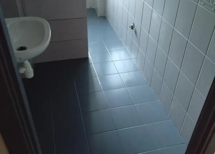 Tanie Pokoj Nr 2 1-3 Osobowy Z Lazienka Na Korytarzu