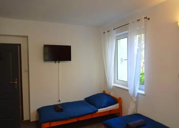 Tanie Pokoj Nr 2 1-3 Osobowy Z Lazienka Na Korytarzu 公寓 *