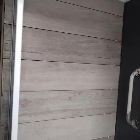 Tanie Pokoj Nr 2 1-3 Osobowy Z Lazienka Na Korytarzu