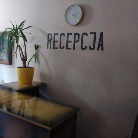 Tanie Pokoj Nr 2 1-3 Osobowy Z Lazienka Na Korytarzu * Gdańsk