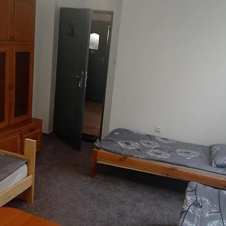 Tanie Pokoj Nr 2 1-3 Osobowy Z Lazienka Na Korytarzu Gdańsk