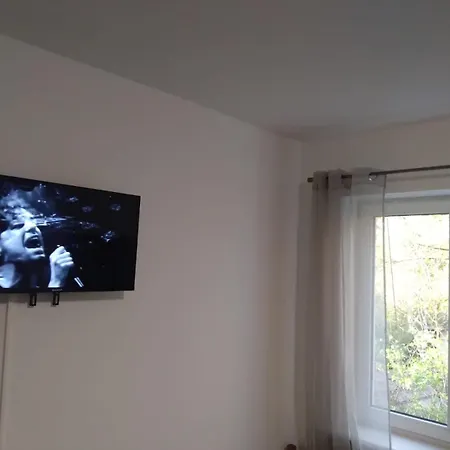 Tanie Pokoj Nr 2 1-3 Osobowy Z Lazienka Na Korytarzu