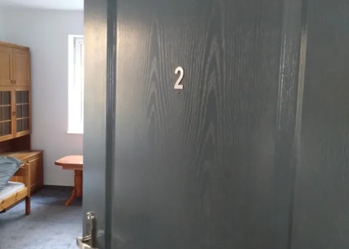 Apartment Tanie Pokoj Nr 2 1-3 Osobowy Z Lazienka Na Korytarzu