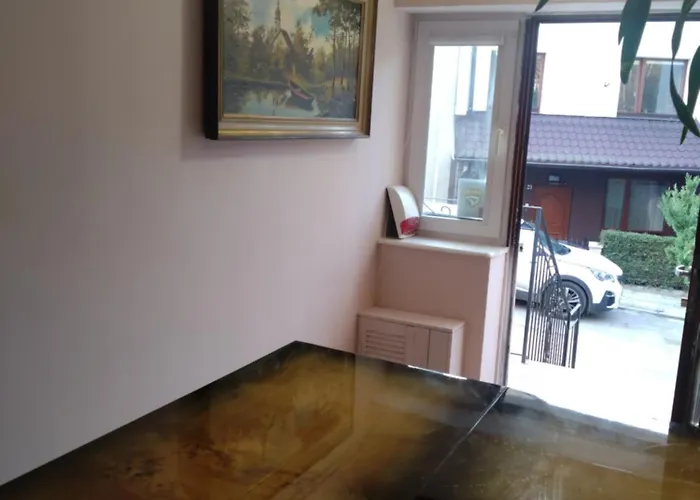 Apartment Tanie Pokoj Nr 2 1-3 Osobowy Z Lazienka Na Korytarzu Danzig