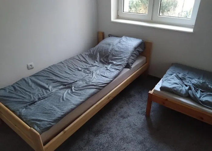 Apartment Tanie Pokoj Nr 2 1-3 Osobowy Z Lazienka Na Korytarzu