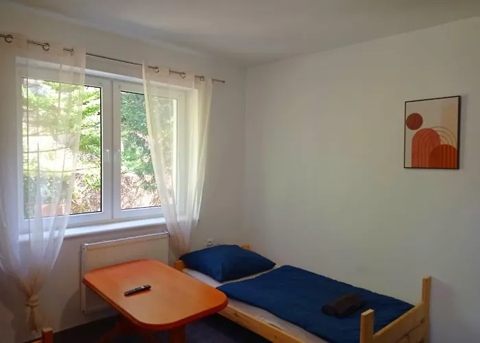 Tanie Pokoj Nr 2 1-3 Osobowy Z Lazienka Na Korytarzu Apartment Danzig